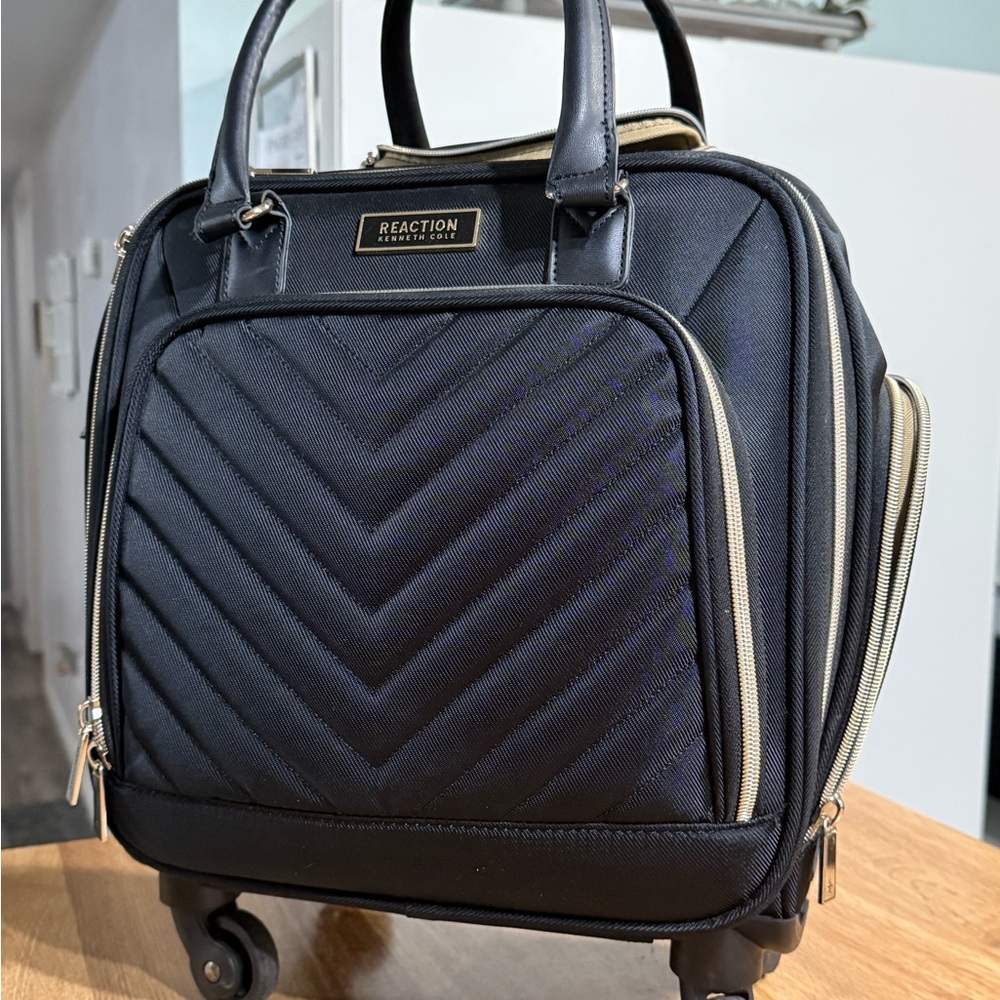 Kenneth Cole Reaction black Quilted Travel Bag with swivel wheels